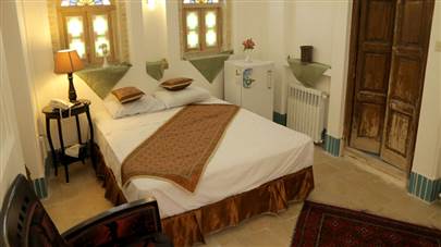  هتل تاریخی لب خندق یزد
